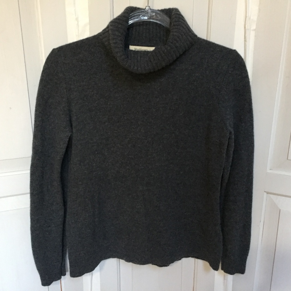 Woolovers Cozy Gray Turtleneck Sweater